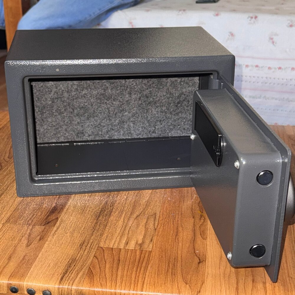 Em-D-Kay E1N Digital Entry Security Safe Withe Keypad and Key Override - Picture 9 of 12